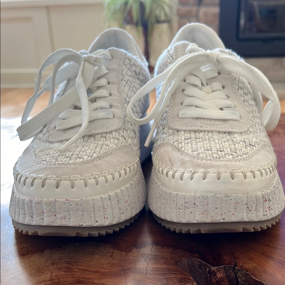 Universal Thread White Sneakers - image 5